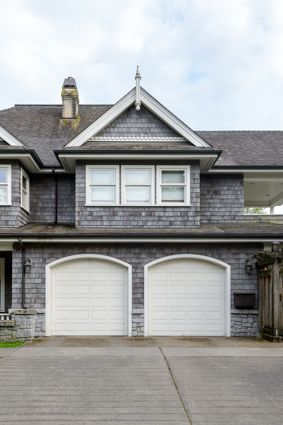 10 Garage Door Color Ideas That go with Gray House